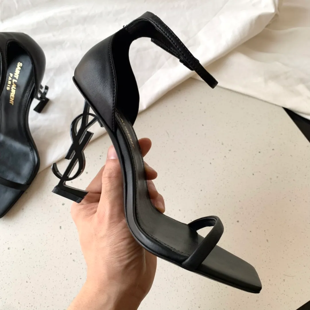 👟👟Ex-factory price 520👟👟 SAINT LAUREN*" Saint Laurent YSL classic one-word high-heeled sandals with logo lettering. Only YSL understands women's hearts best and does not accept refutation. It is a super invincible feminine artifact and a must-have for women (✅Z product full body customization, own molded toe hardware, perfect consistency) Upper: Customized imported cotton silk fabric/imported calf patent leather Inner lining: imported 🐑 sheepskin Sole: imported genuine leather outsole Heel height: 9cm Color: black lacquer with silver, black with gold Size: 35-39 (full set of packaging)